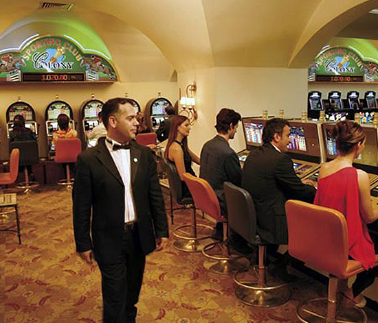 Kolaybet Casino
